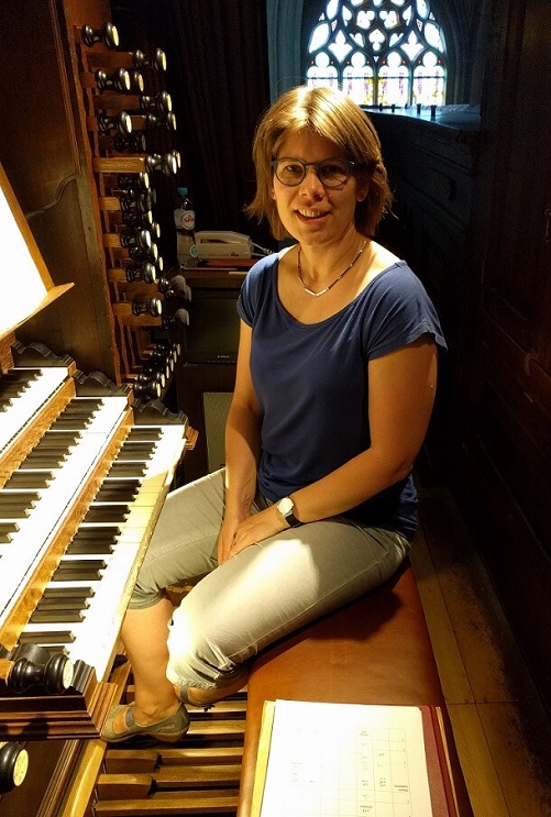 Seizoensbespeling orgel door Tannie van Loon