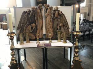 Stichting behoud Willibrorduskerk Deurne - Tentoonstelling: van tafel tot altaar